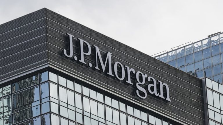 Crafting a Winning Resume: A Journey to J.P. Morgan UK - NoticeDash